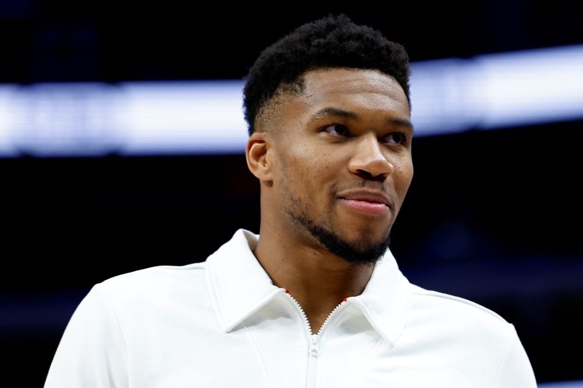 Knicks to Cut Ties With 3 Stars as Front Office Refuses to Give Up on Giannis Antetokounmpo Trade